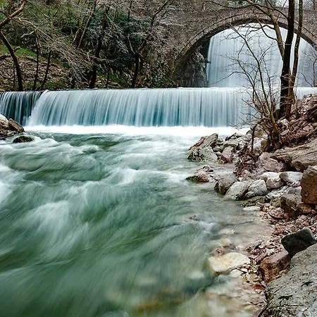 Luxury In Plastiras Lake. منزل ريفي