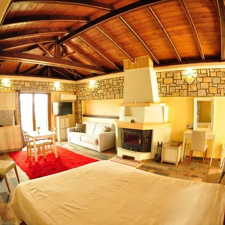 Luxury In Plastiras Lake. منزل ريفي *